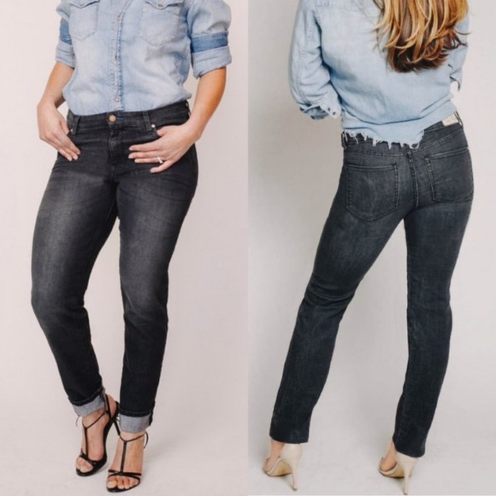 Lyn Roe Mid Rise Vintage Straight Jeans 27